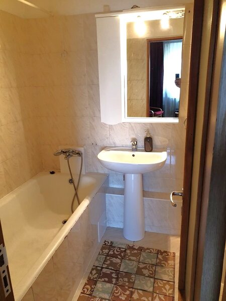 Rahova, Nasaud, 10 minute de Unirii, bloc din 1986